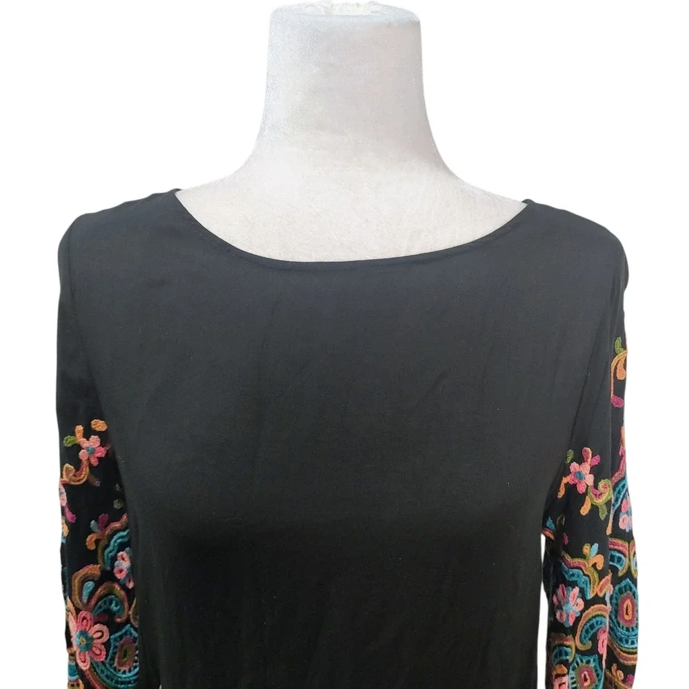 Karen Kane Black Embroidered Tunic Floral Top 3/4 Sleeve Made In USA Size M - Picture 5 of 11